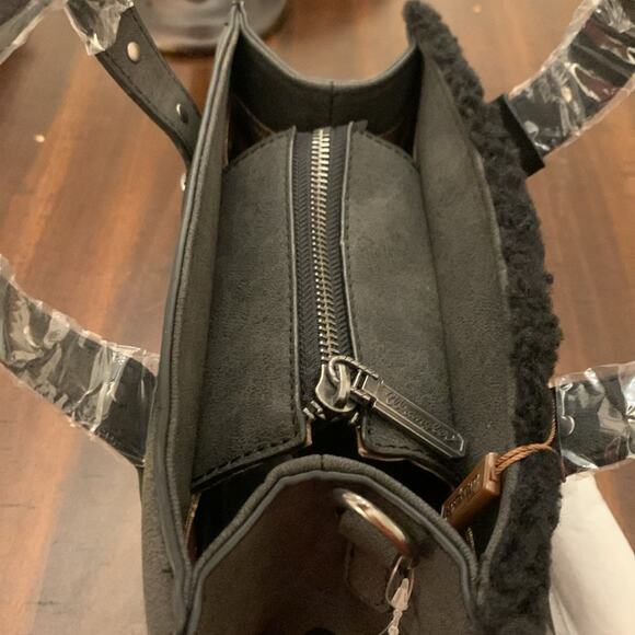 NWT Wrangler Sherpa Mini Tote Crossbody Bag - Black - Picture 6 of 12